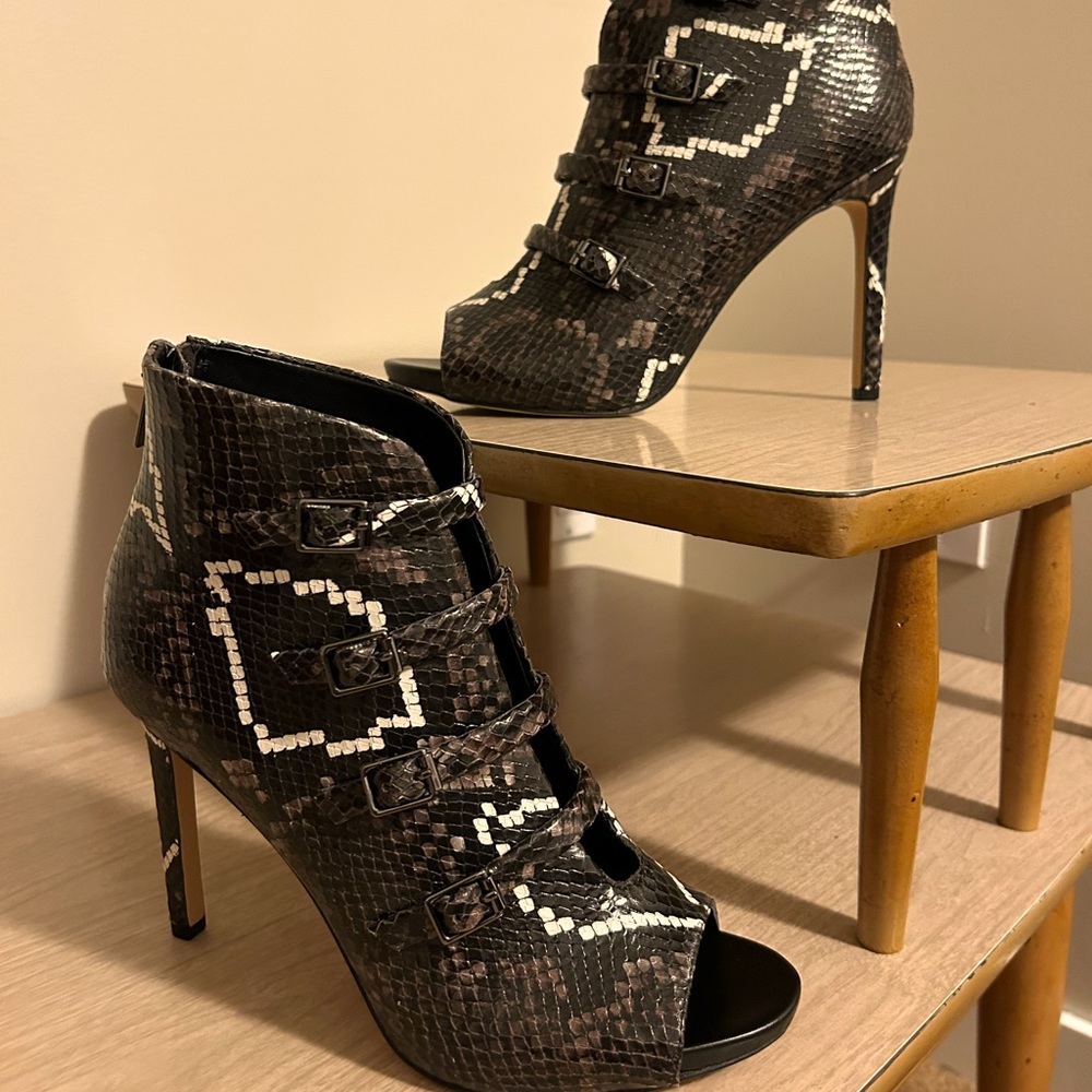 Karl Lagerfeld Paris Cardi heels